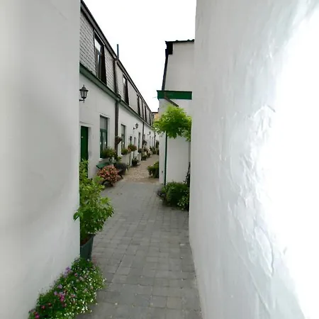 Historical Miniature House In The Heart Of * アントウェルペン