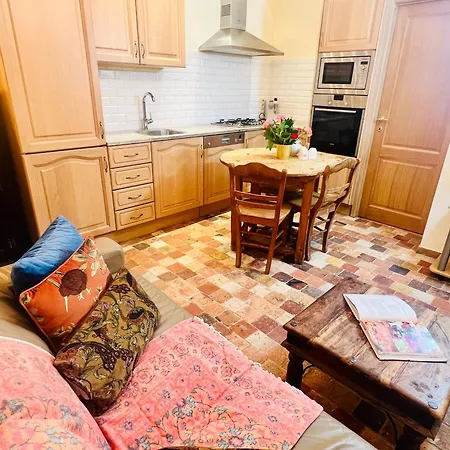 Historical Miniature House In The Heart Of דירה *